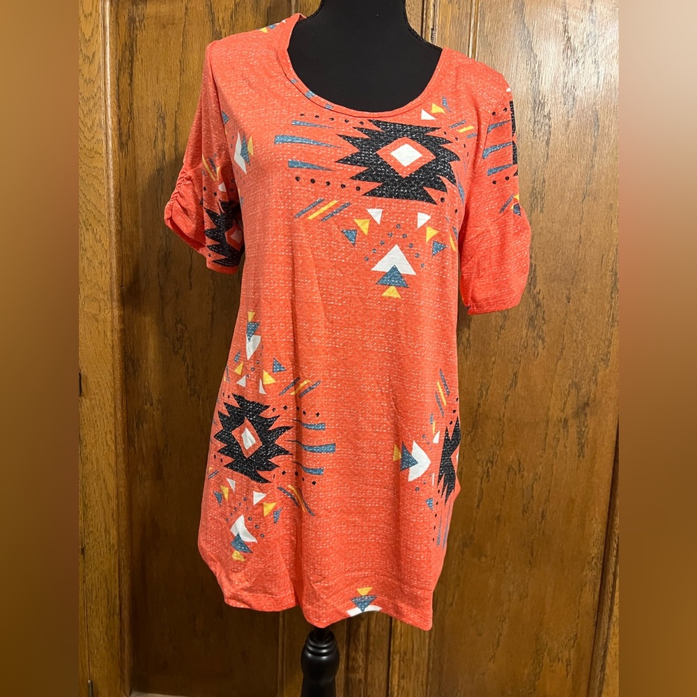 LuLaRoe Morgan T-shirt size large NWT
